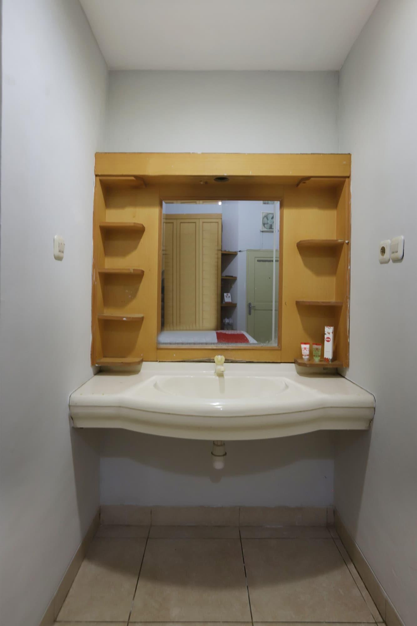 Capital O 297 45 Residence Jakarta Ngoại thất bức ảnh
